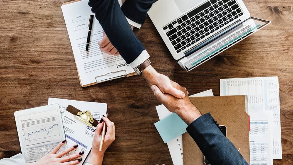 Reestruturação Financeira de Empresas - Reestruturação de Dívidas Bancárias e Fornecedores Reestruturação Financeira de Empresas - Reestruturação de Dívidas Bancárias e Fornecedores